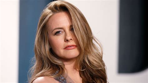 Alicia Silverstone poses nude for PETA